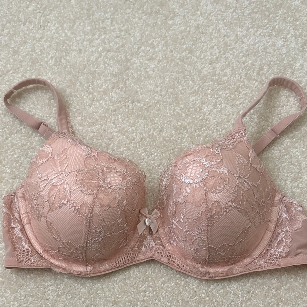 Victoria's Secret Lace Bra in Soft Pink
